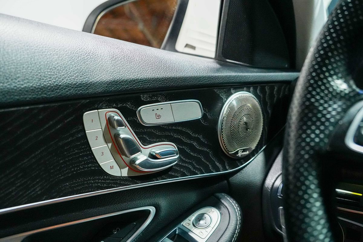 Used 2016 Mercedes-Benz C 350e Sedan image 21