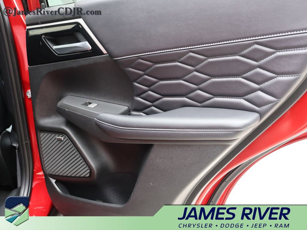 Used 2025 Mitsubishi Outlander SEL image 11
