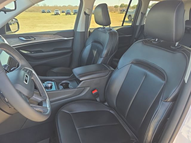 Used 2024 Jeep Grand Cherokee Limited w/ Black Appearance Package image 14