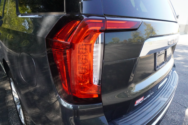 Used 2021 GMC Yukon Denali w/ Denali Ultimate Package AWD/4WD image 32