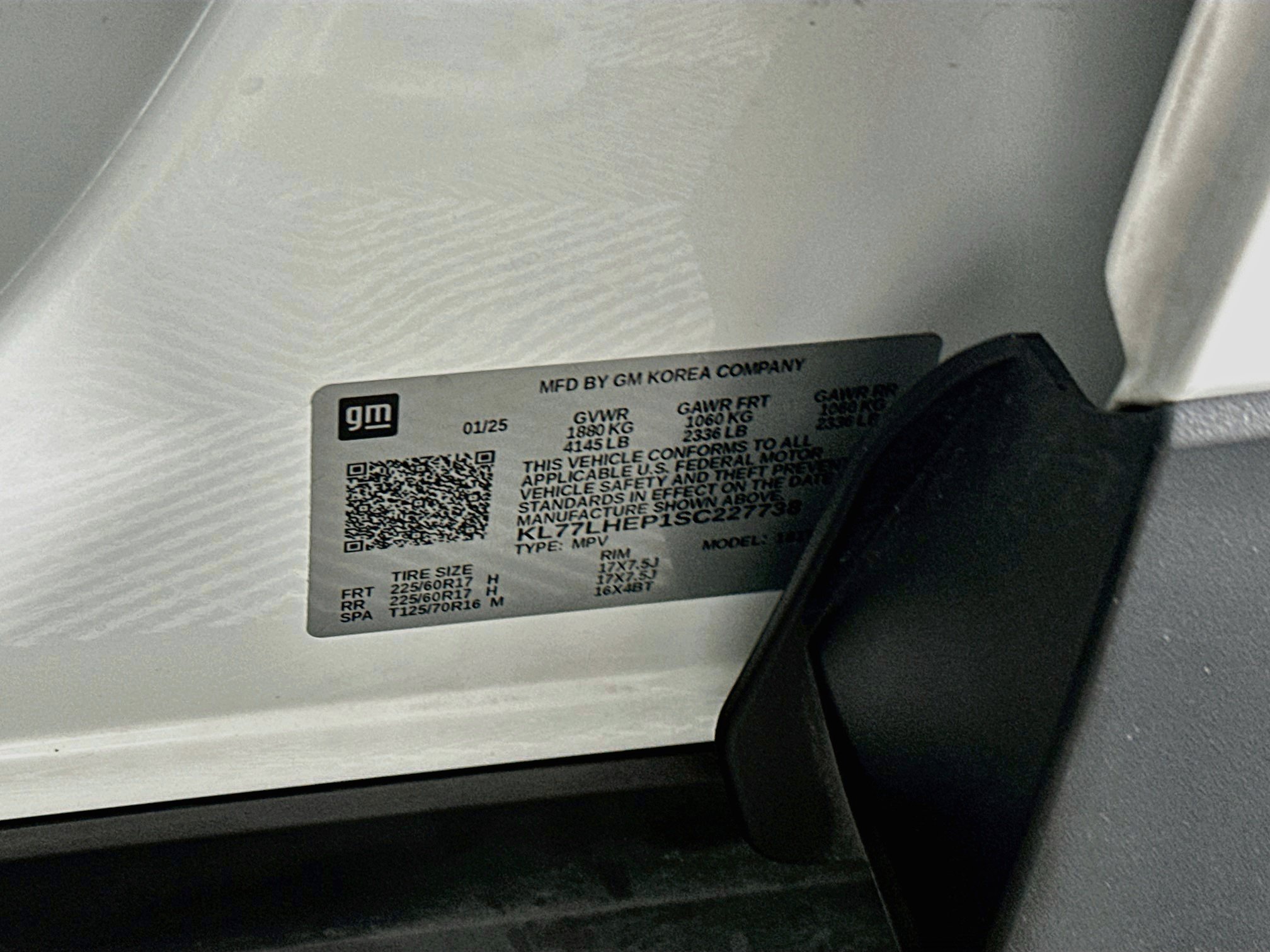 Used 2025 Chevrolet Trax LT FWD image 12