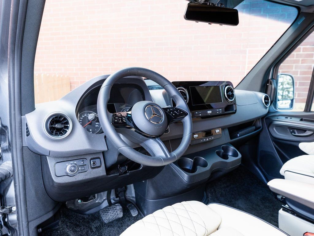 Used 2025 Mercedes-Benz Sprinter 2500 image 7