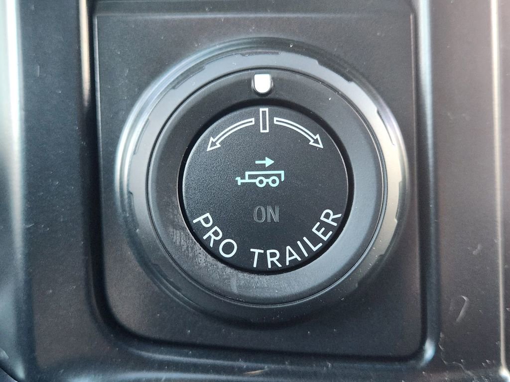 Used 2025 Ford F350 Platinum w/ FX4 Off-Road Package AWD/4WD image 34
