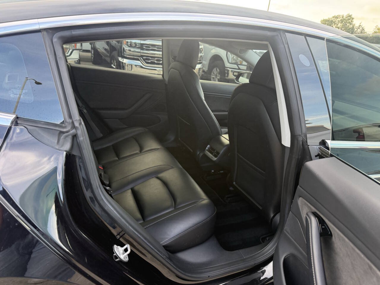 Used 2018 Tesla Model 3 Long Range RWD image 12