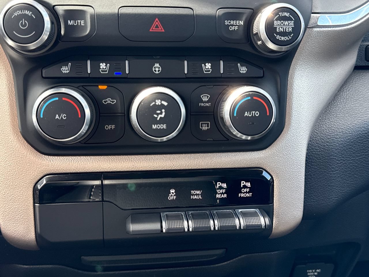 Used 2019 RAM 1500 Laramie AWD/4WD image 25