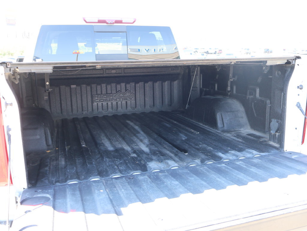 Used 2022 Chevrolet Silverado 1500 High Country w/ Technology Package AWD/4WD image 15