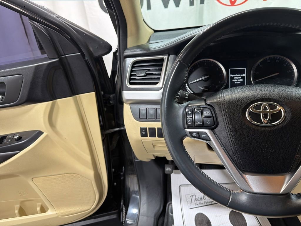 Used 2016 Toyota Highlander XLE AWD/4WD image 26