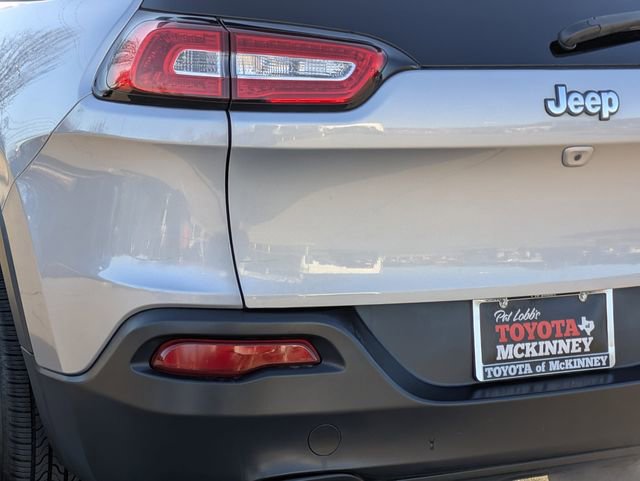 Used 2017 Jeep Cherokee Sport image 9