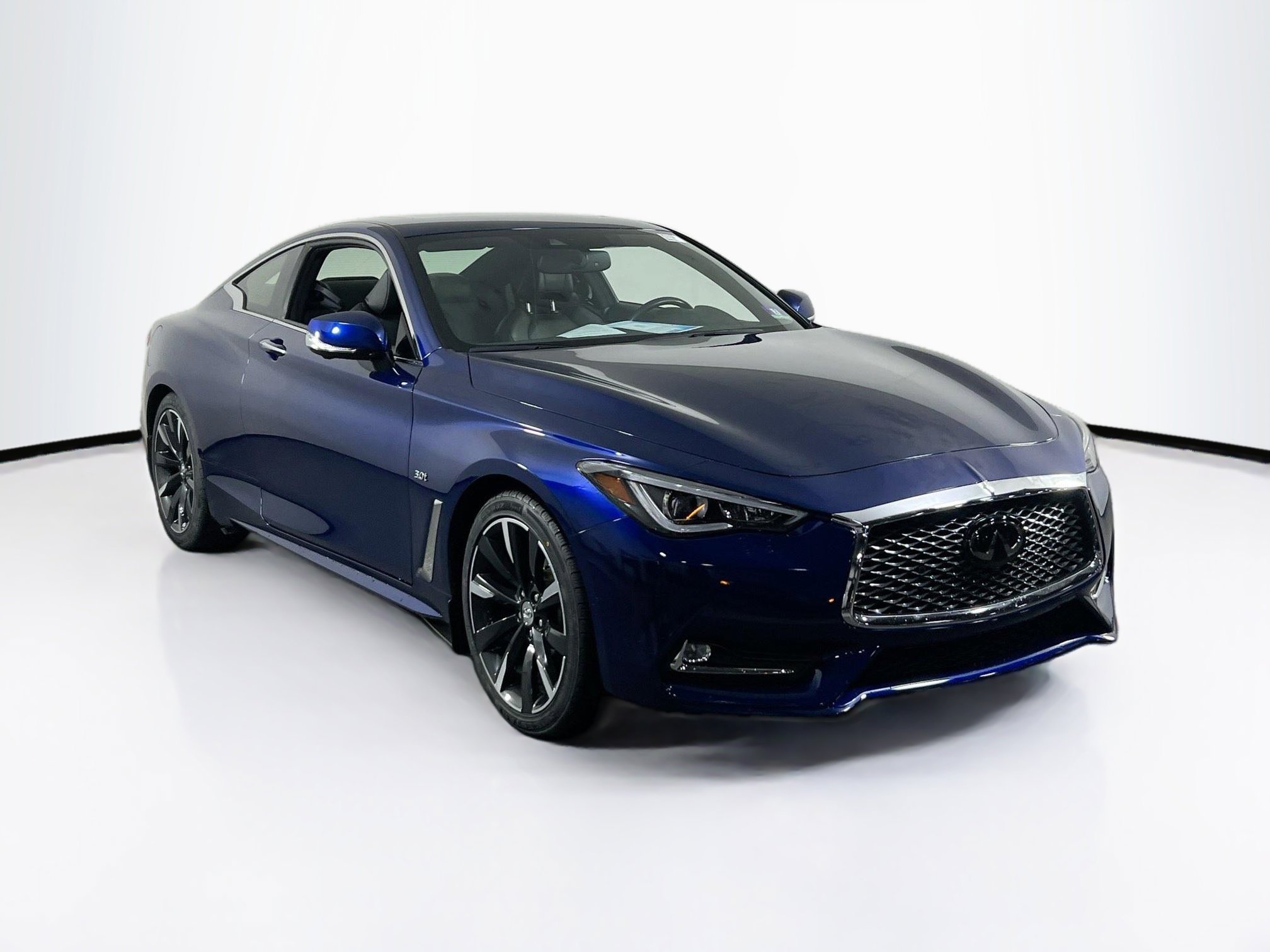 Used 2019 INFINITI Q60 3.0t Luxe w/ Essential Package image 3