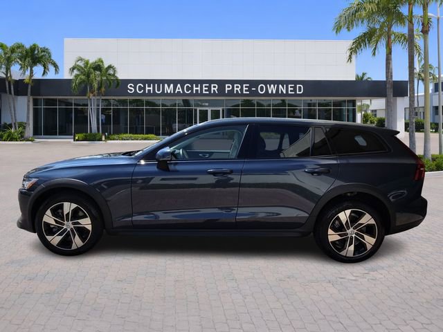 Certified 2025 Volvo V60 B5 Cross Country Plus image 4