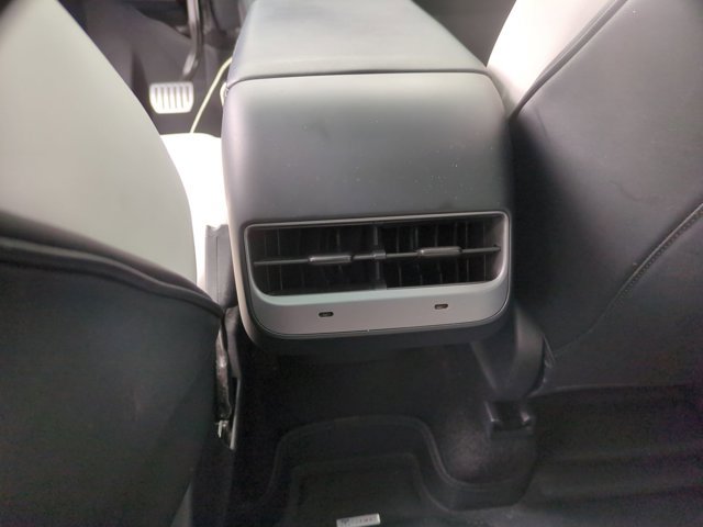 Used 2024 Tesla Model Y Performance AWD/4WD image 18