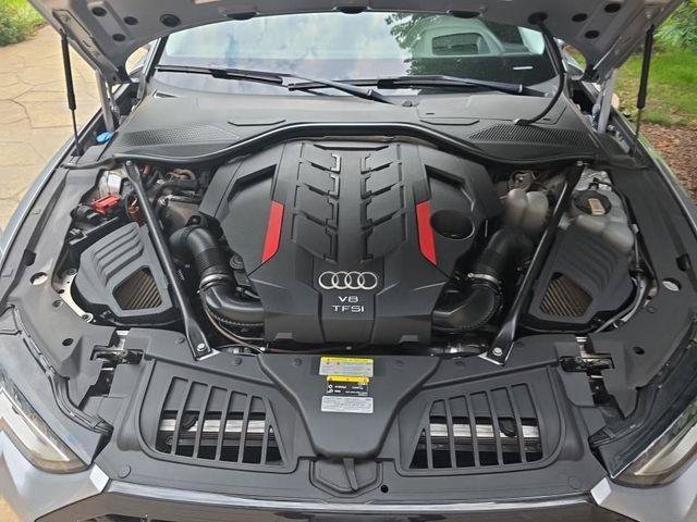 Used 2022 Audi S8 w/ S8 Comfort Plus Package AWD/4WD image 4
