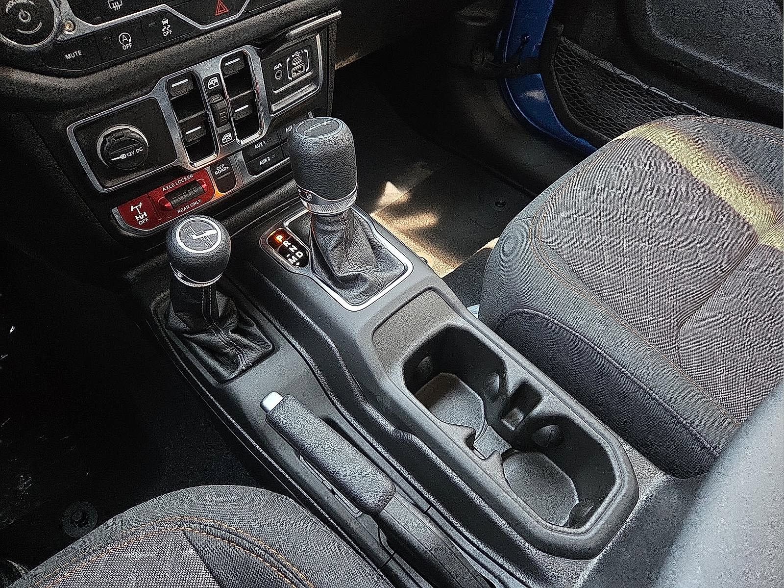 New 2025 Jeep Gladiator Mojave w/ Steel Bumper Group image 25