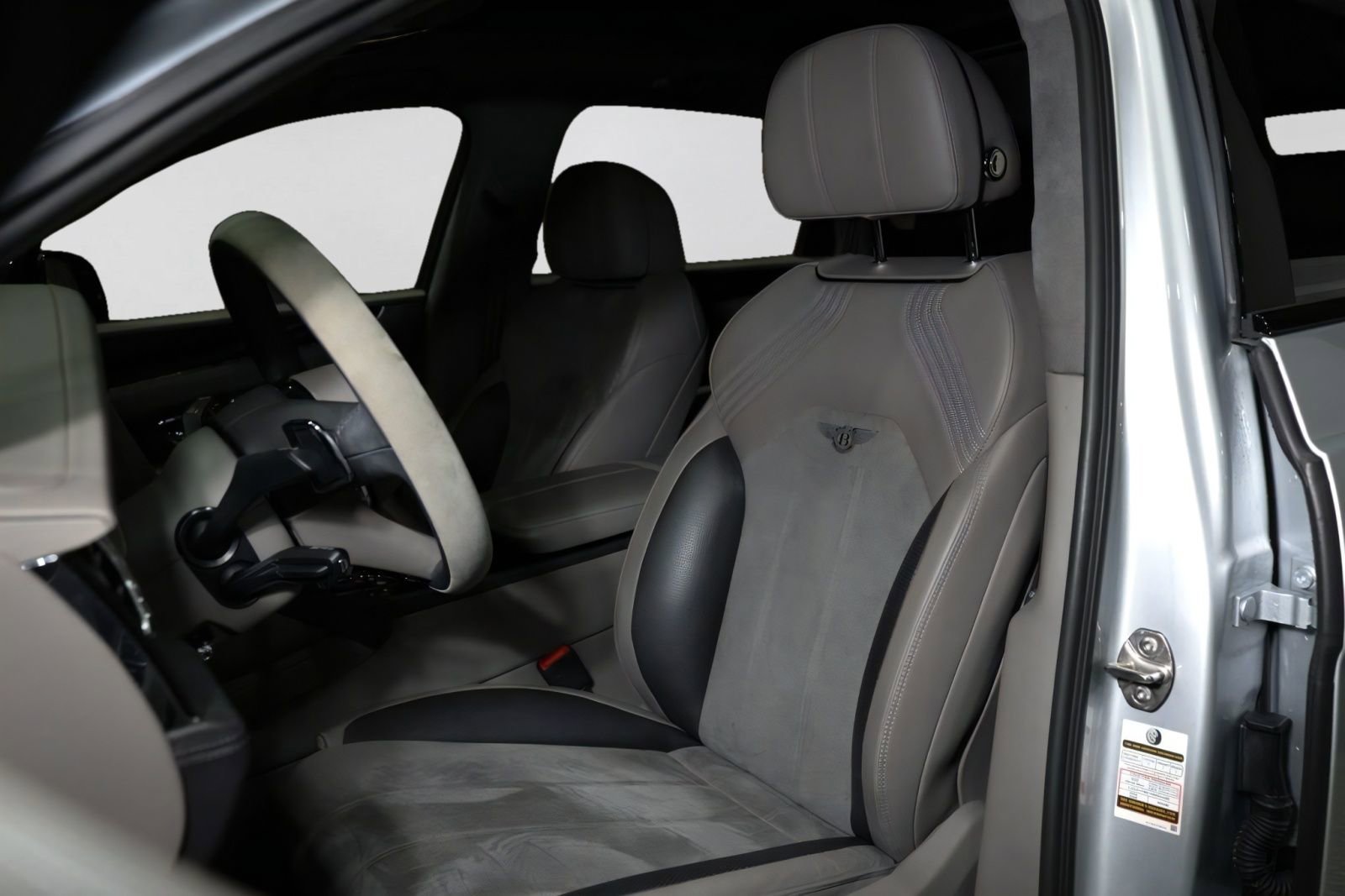 Used 2022 Bentley Bentayga AWD/4WD image 42
