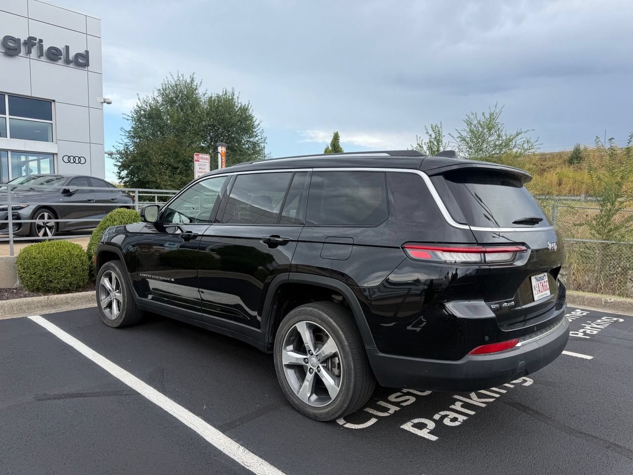 Used 2021 Jeep Grand Cherokee L Limited AWD/4WD image 2