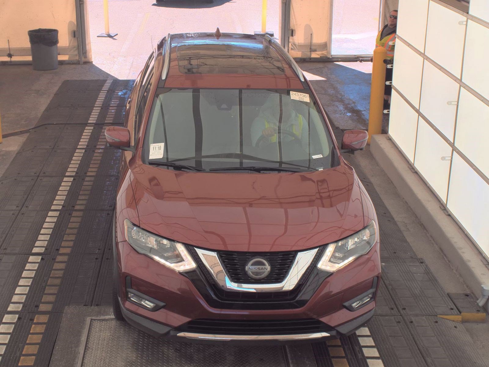 Used 2019 Nissan Rogue SV w/ Sun & Sound Touring Package image 2