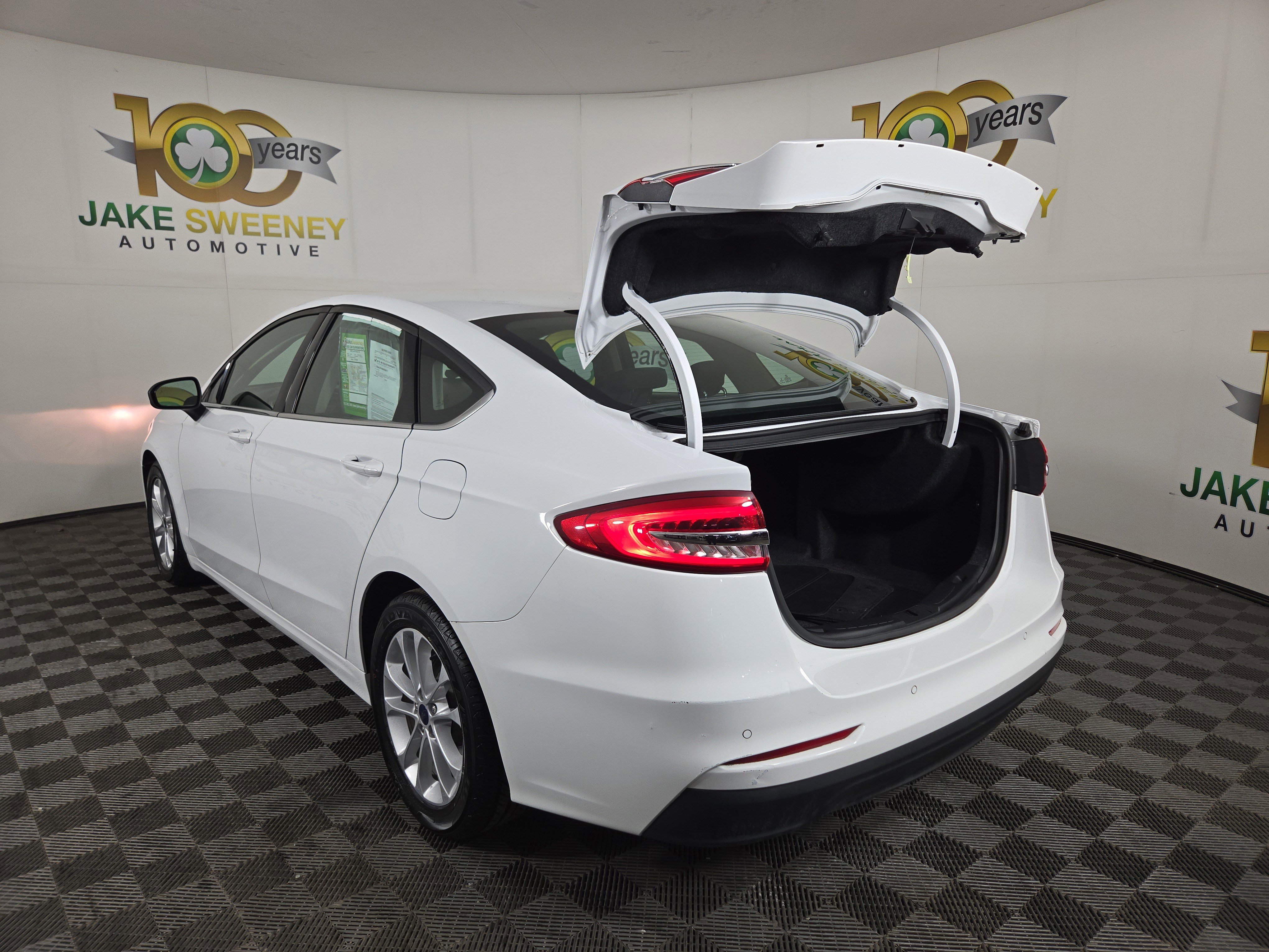Used 2020 Ford Fusion SE image 30