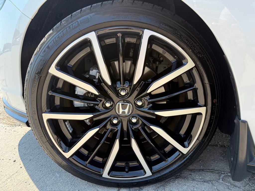 Used 2024 Honda Accord Touring image 7