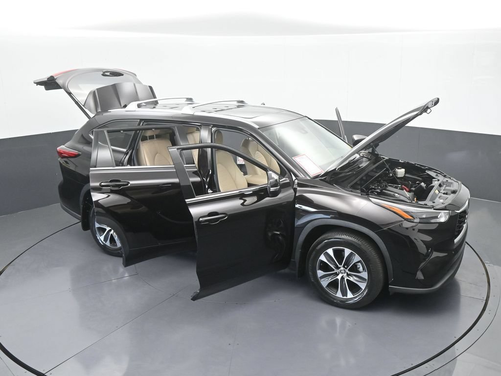 Used 2022 Toyota Highlander XLE FWD image 70