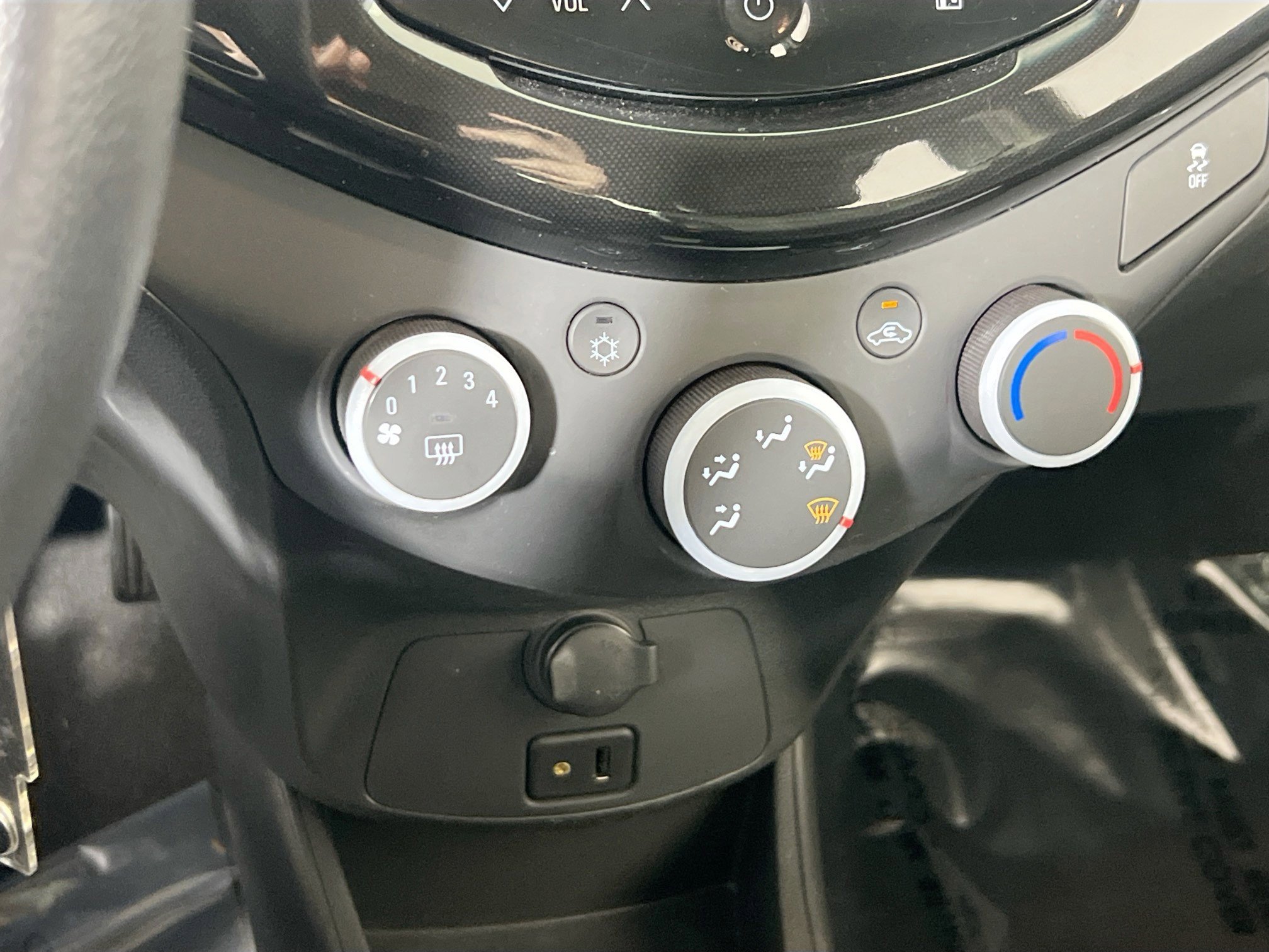 Used 2015 Chevrolet Spark LT image 14