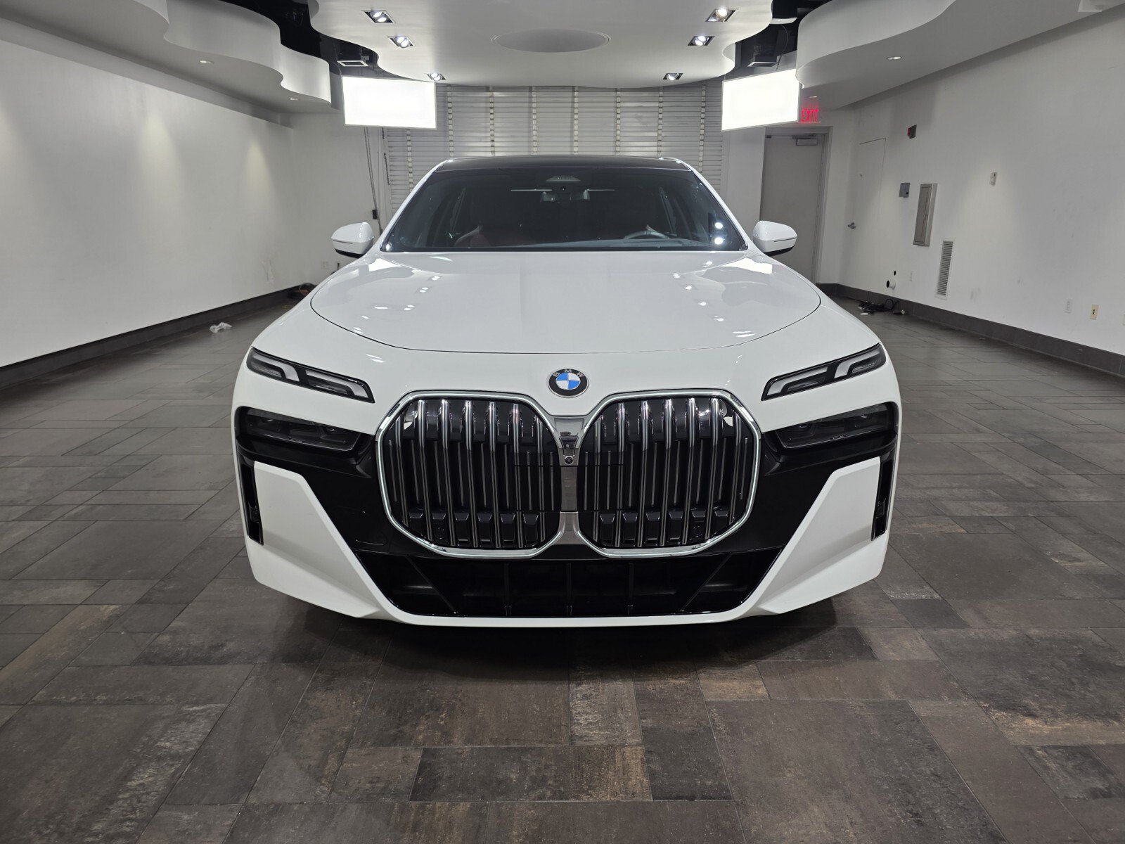 Used 2025 BMW 740i xDrive AWD/4WD image 2