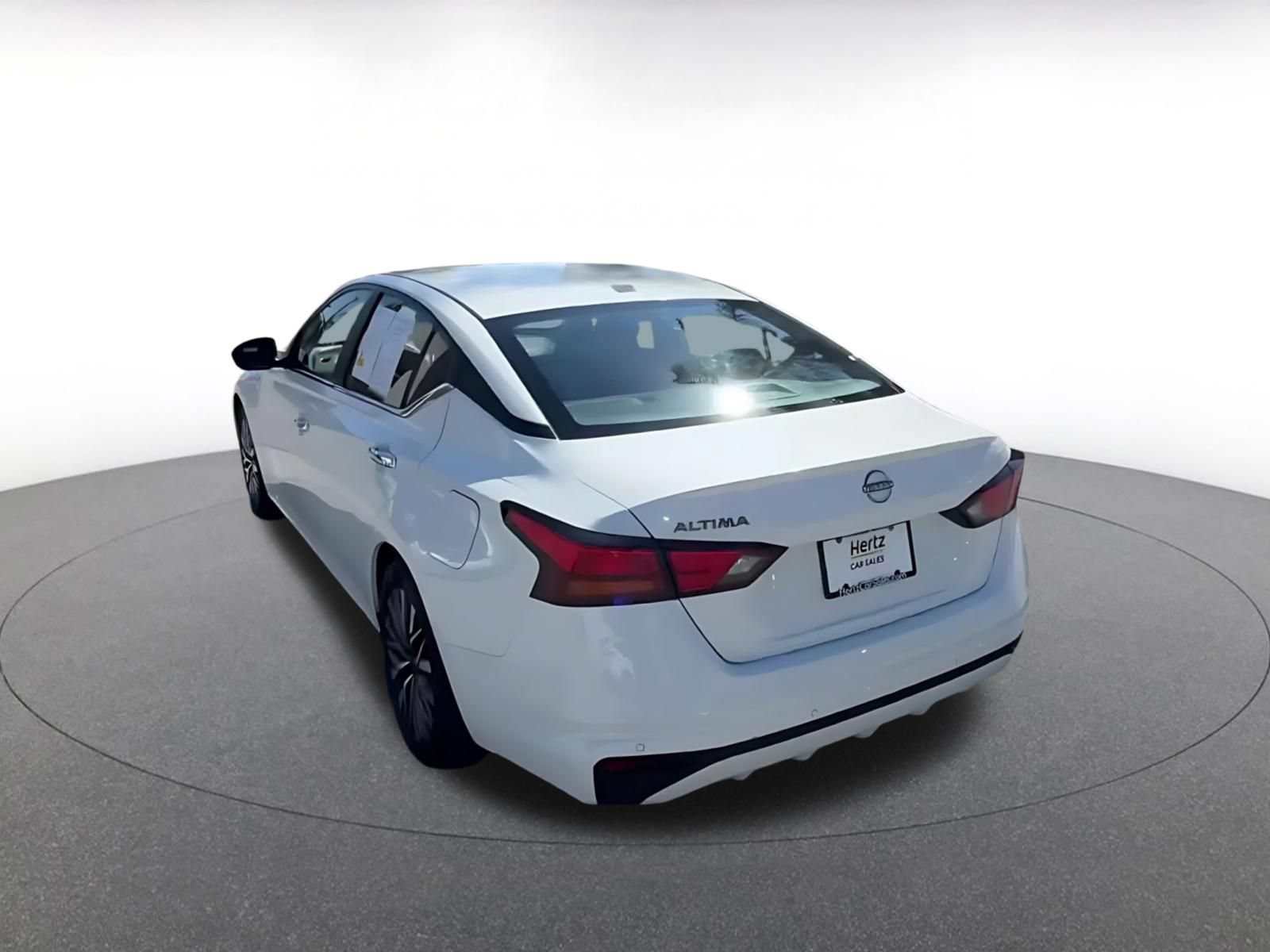 Used 2025 Nissan Altima 2.5 SV FWD image 11