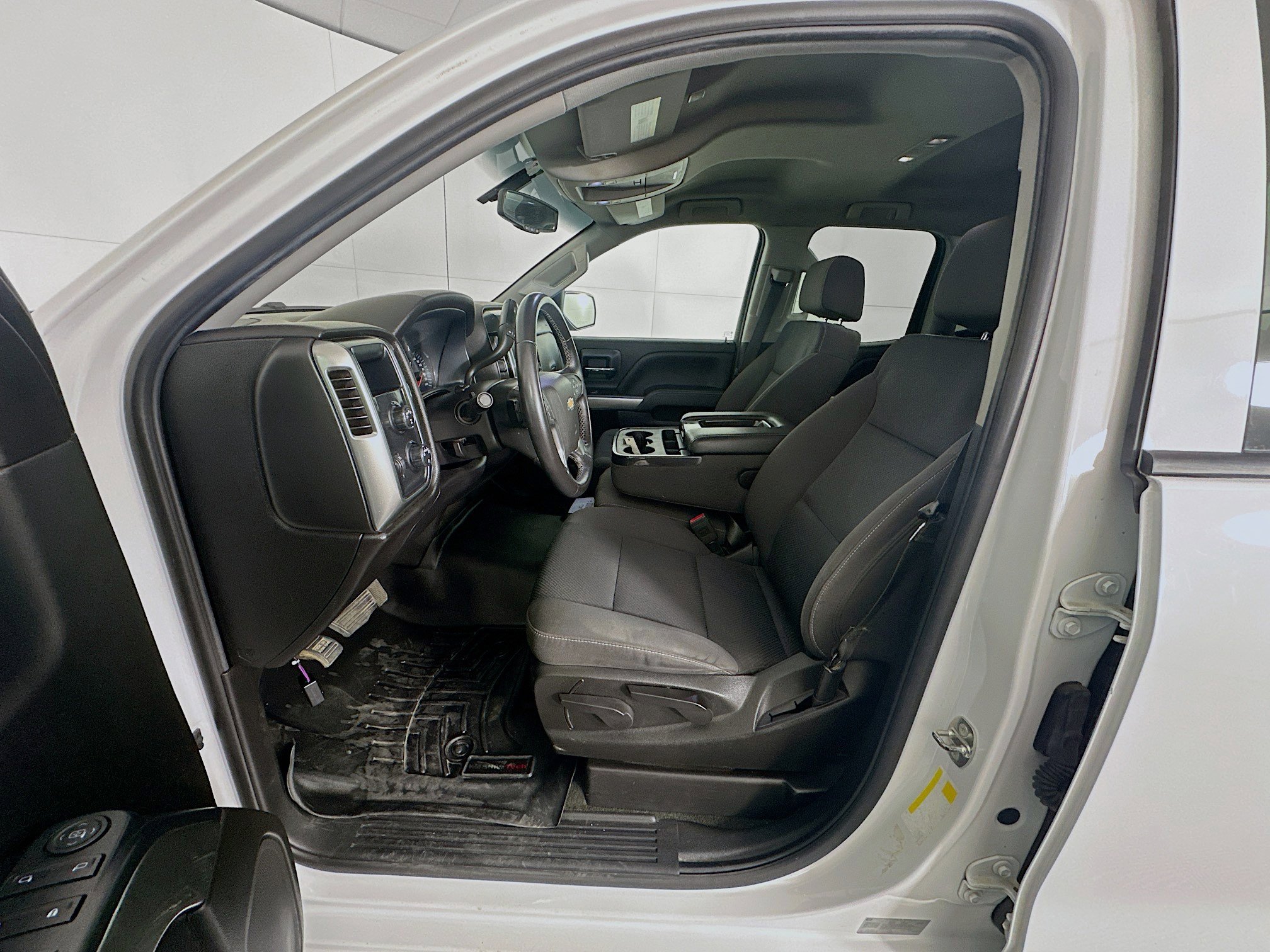 Used 2018 Chevrolet Silverado 1500 LT AWD/4WD image 13