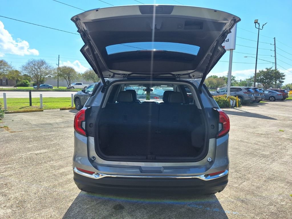 Used 2023 GMC Terrain SLT image 27