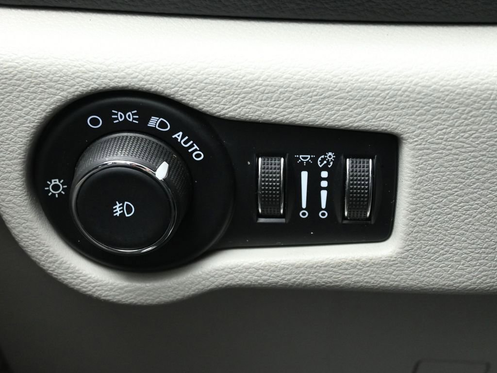 Certified 2024 Chrysler Pacifica Select image 19