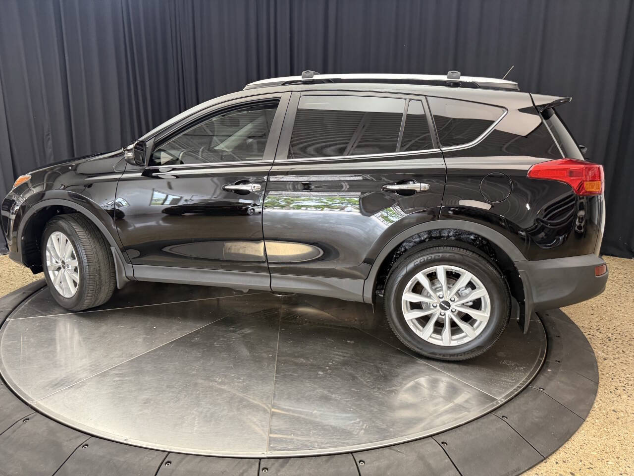 Used 2013 Toyota RAV4 Limited AWD/4WD image 4