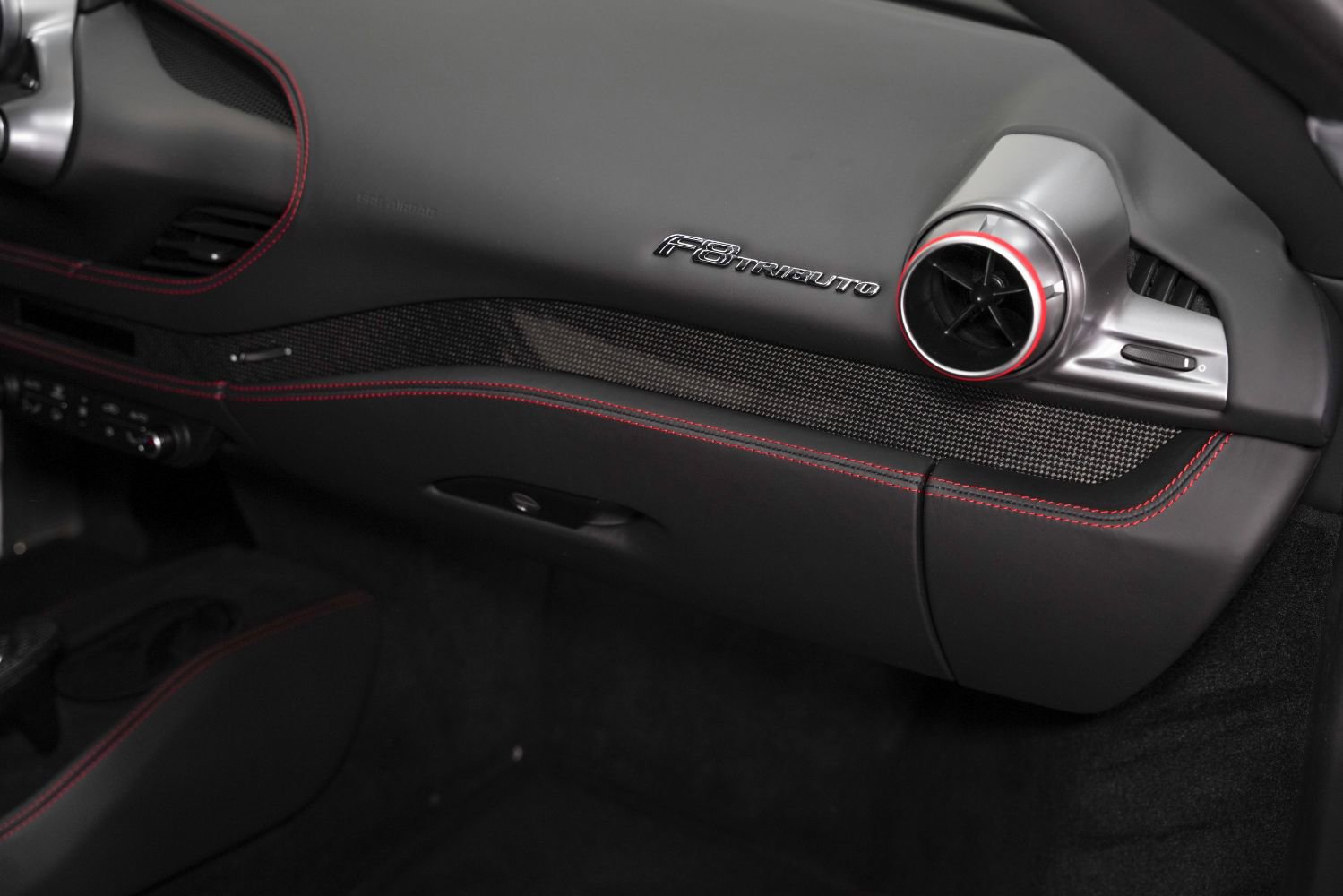 Used 2022 Ferrari F8 Tributo image 33