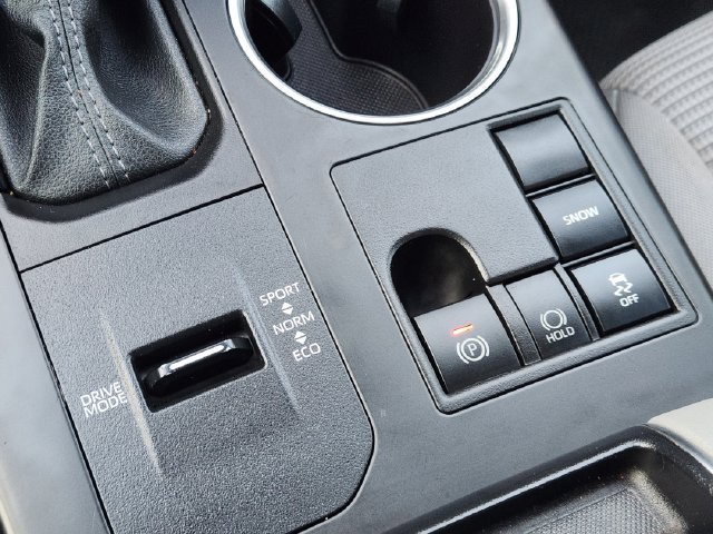 Used 2024 Toyota Highlander LE FWD image 18