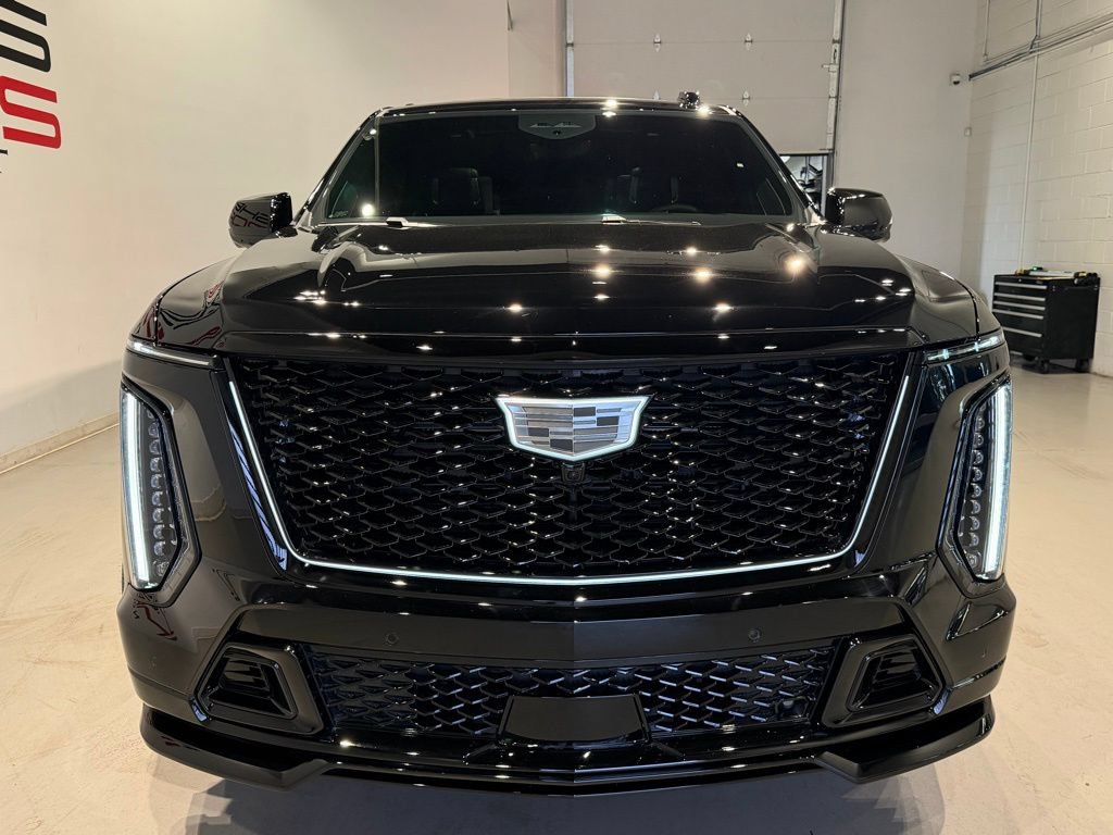 Used 2026 Cadillac Escalade ESV V AWD/4WD image 3