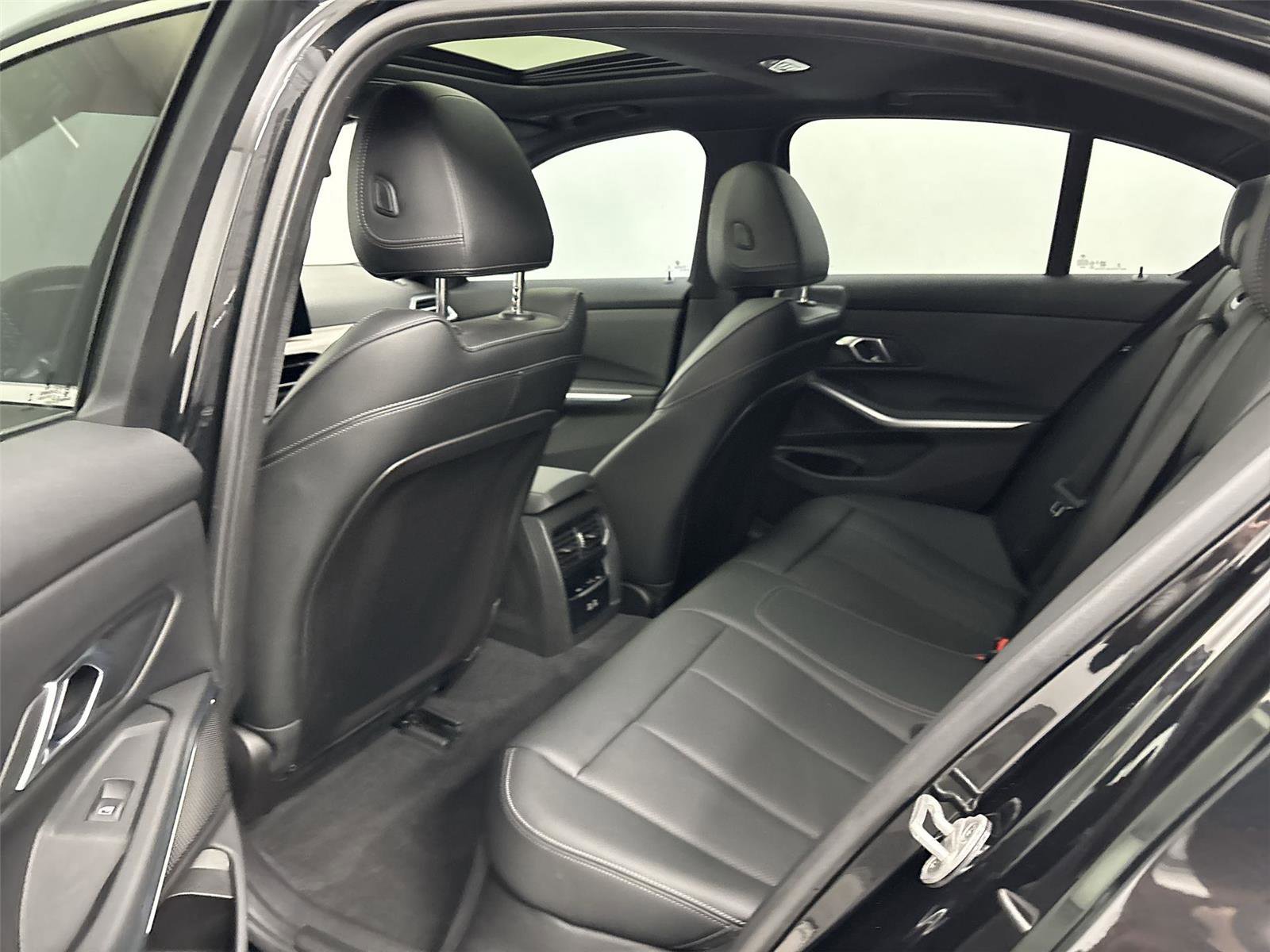 Used 2025 BMW 330i xDrive Sedan w/ Convenience Package AWD/4WD image 29