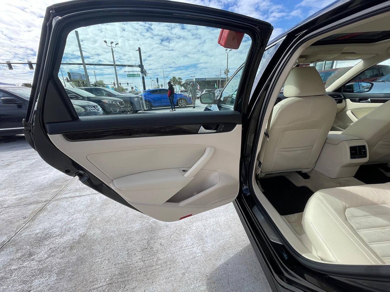 Used 2014 Volkswagen Passat 1.8T SEL Premium FWD image 7