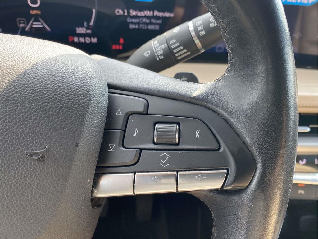Used 2025 Cadillac XT4 Premium Luxury FWD image 19