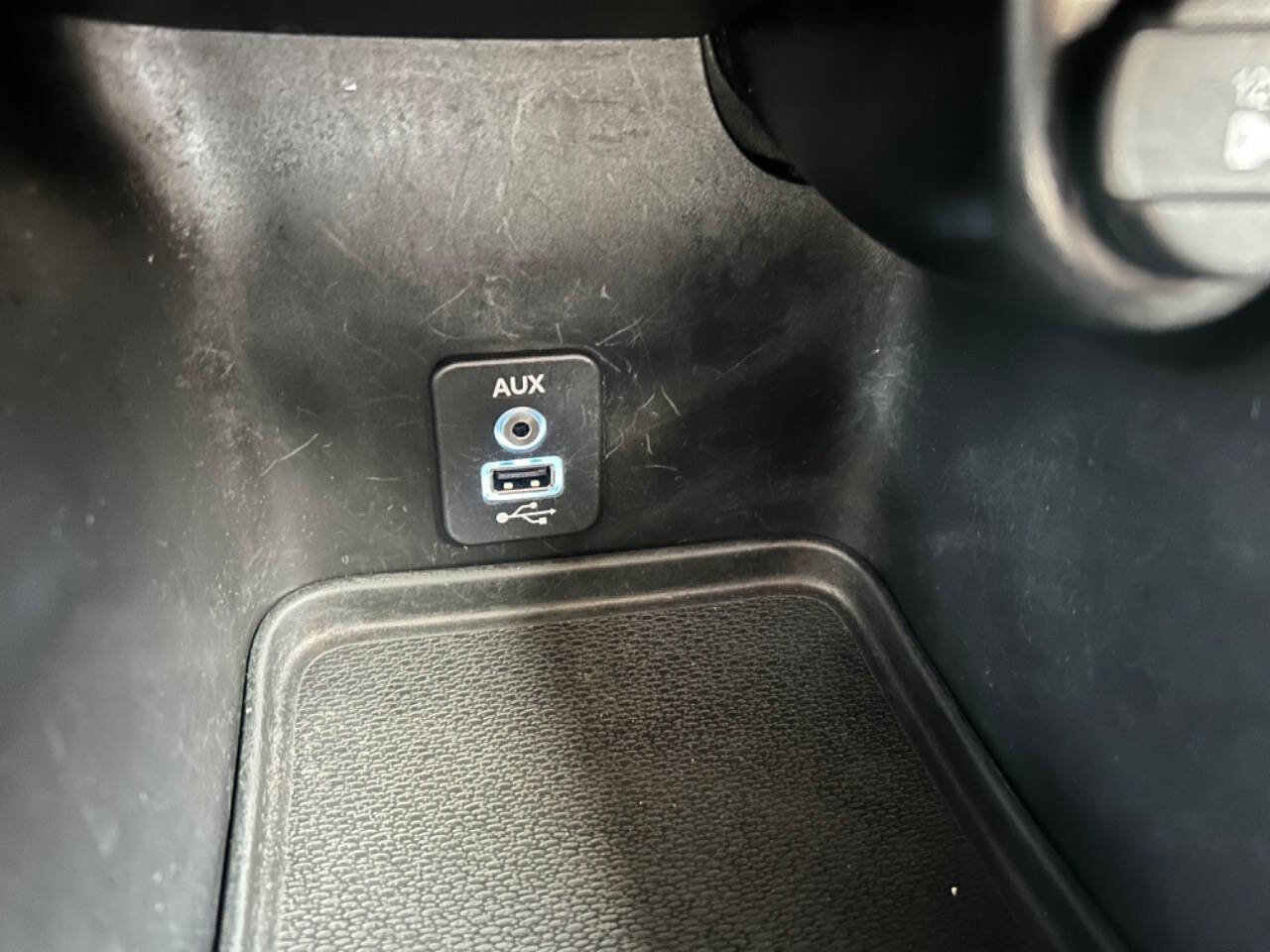 Used 2019 Dodge Journey SE image 25