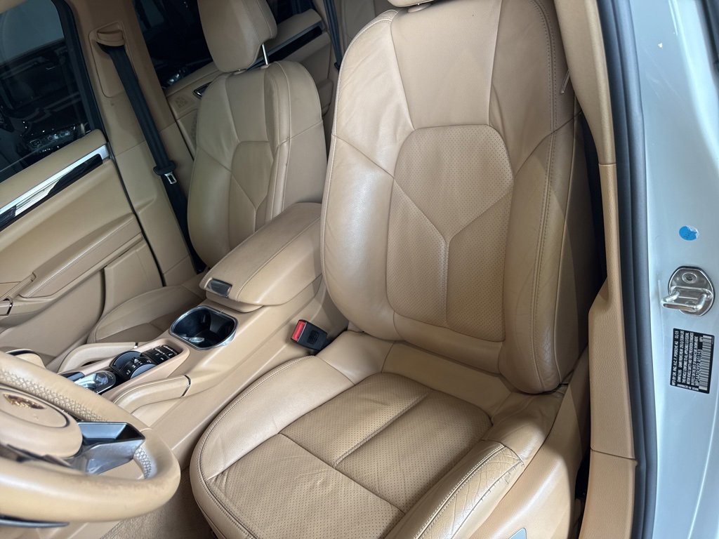 Used 2016 Porsche Cayenne image 6