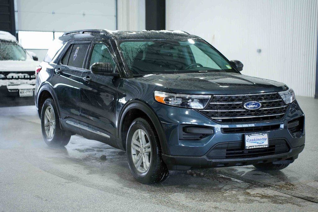 Used 2024 Ford Explorer XLT image 3