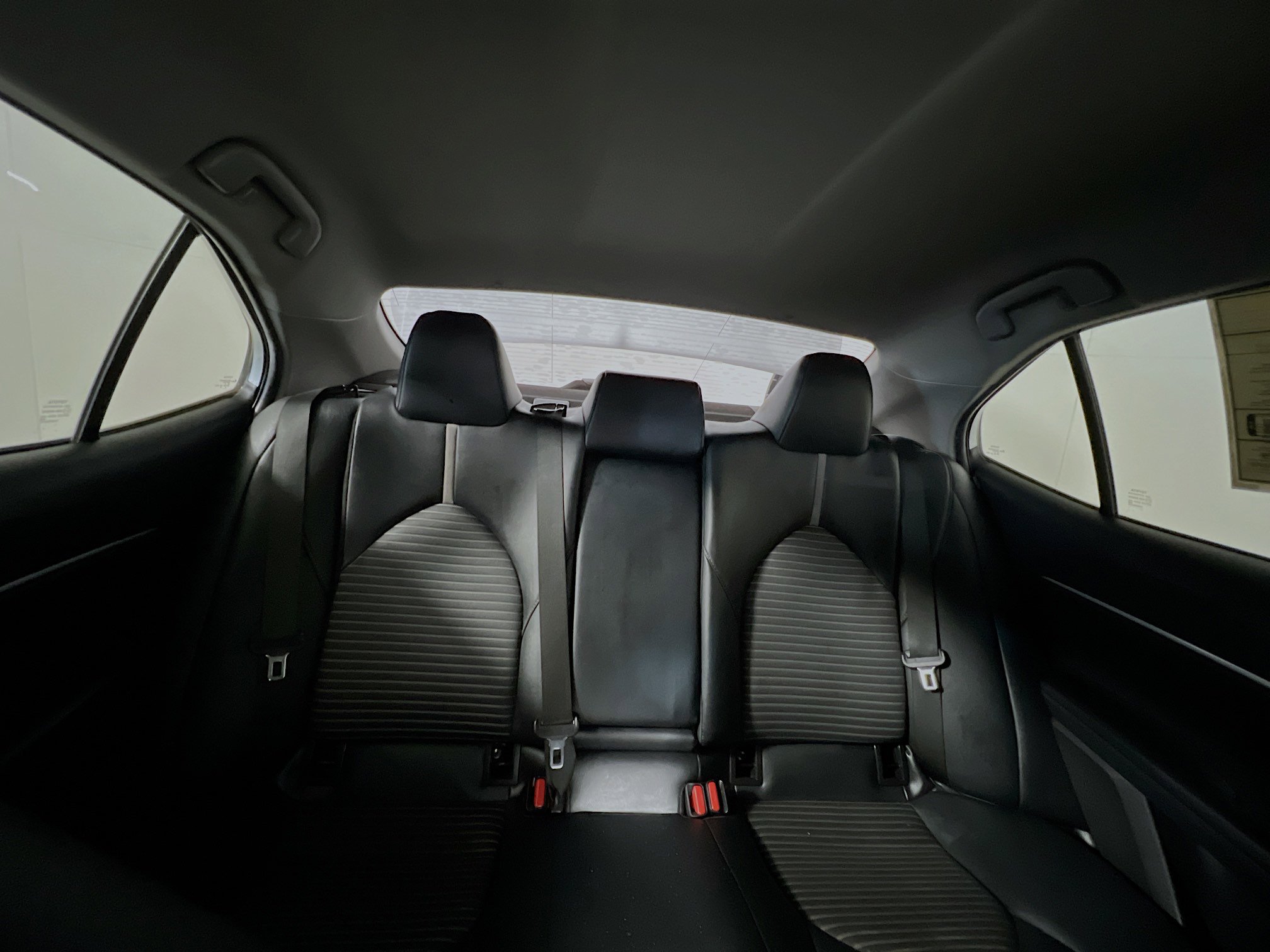 Used 2020 Toyota Camry SE image 32