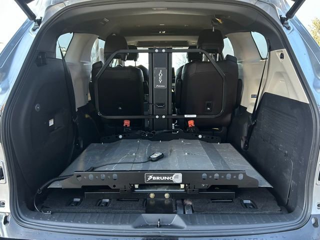 Used 2021 Toyota Sienna Platinum image 26