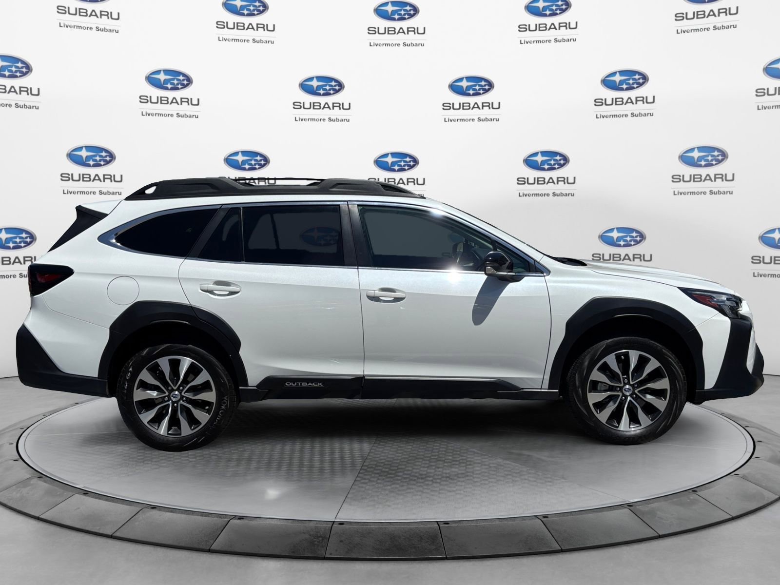 Used 2023 Subaru Outback Limited AWD/4WD image 6