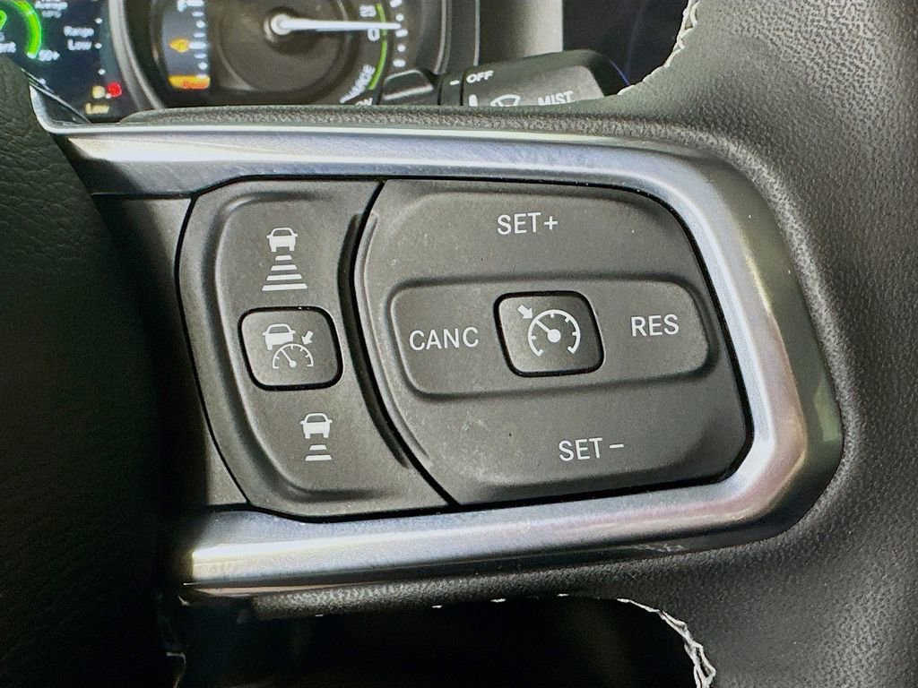 Used 2025 Jeep Wrangler Unlimited Sahara w/ Safety Group image 23