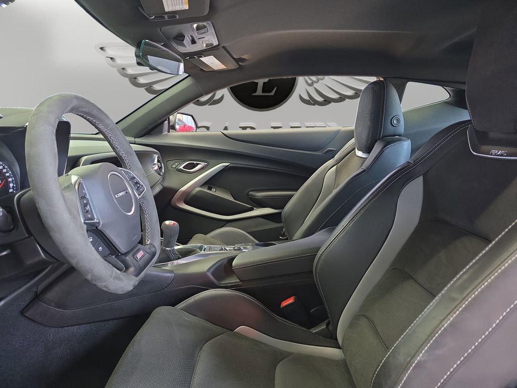 Used 2018 Chevrolet Camaro SS RWD image 9