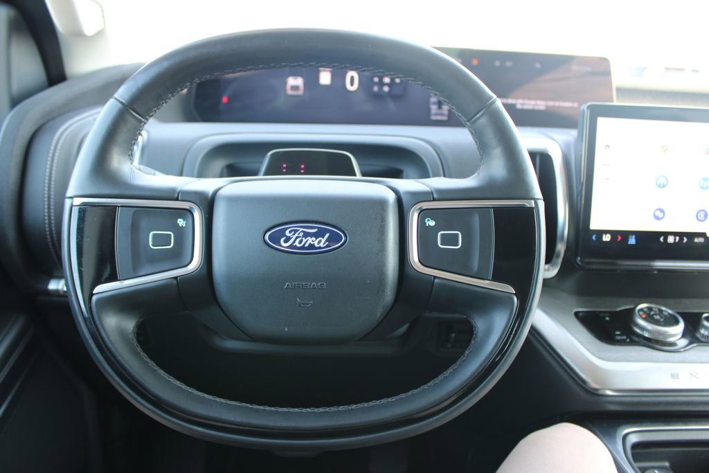 Used 2025 Ford Expedition Platinum image 41