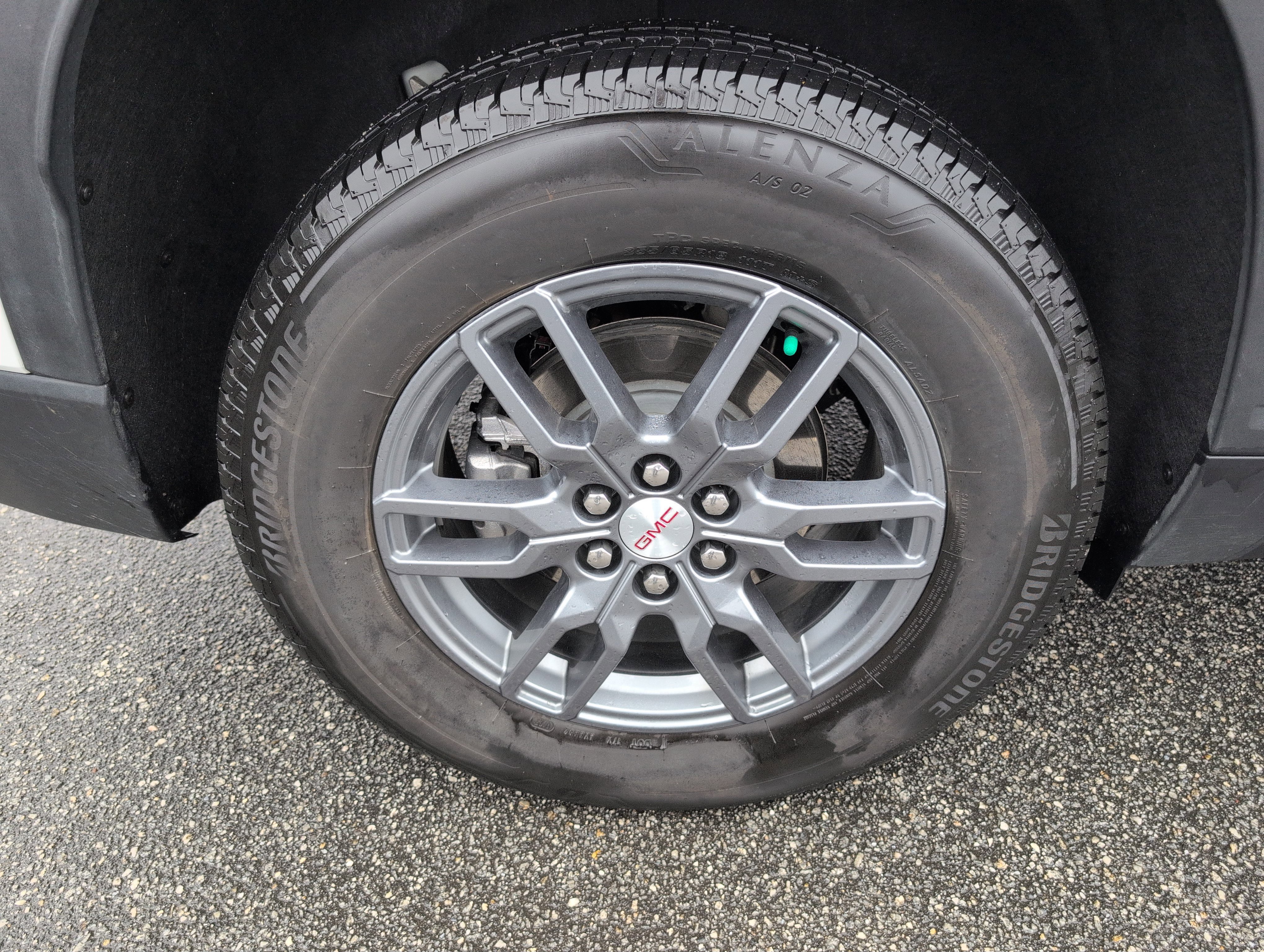 Used 2025 GMC Acadia Elevation image 9