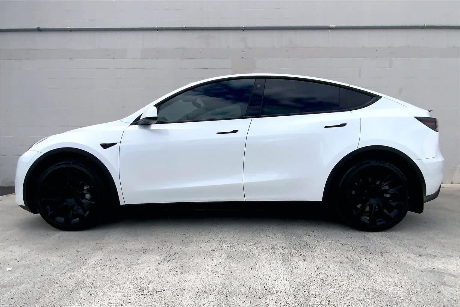 Used 2022 Tesla Model Y Long Range AWD/4WD image 3