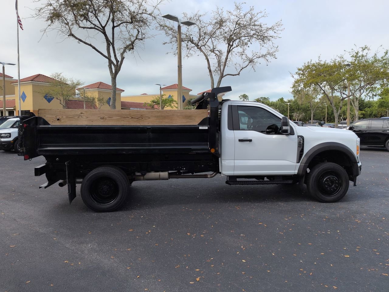Used 2023 Ford F550 4x4 Regular Cab Super Duty image 3