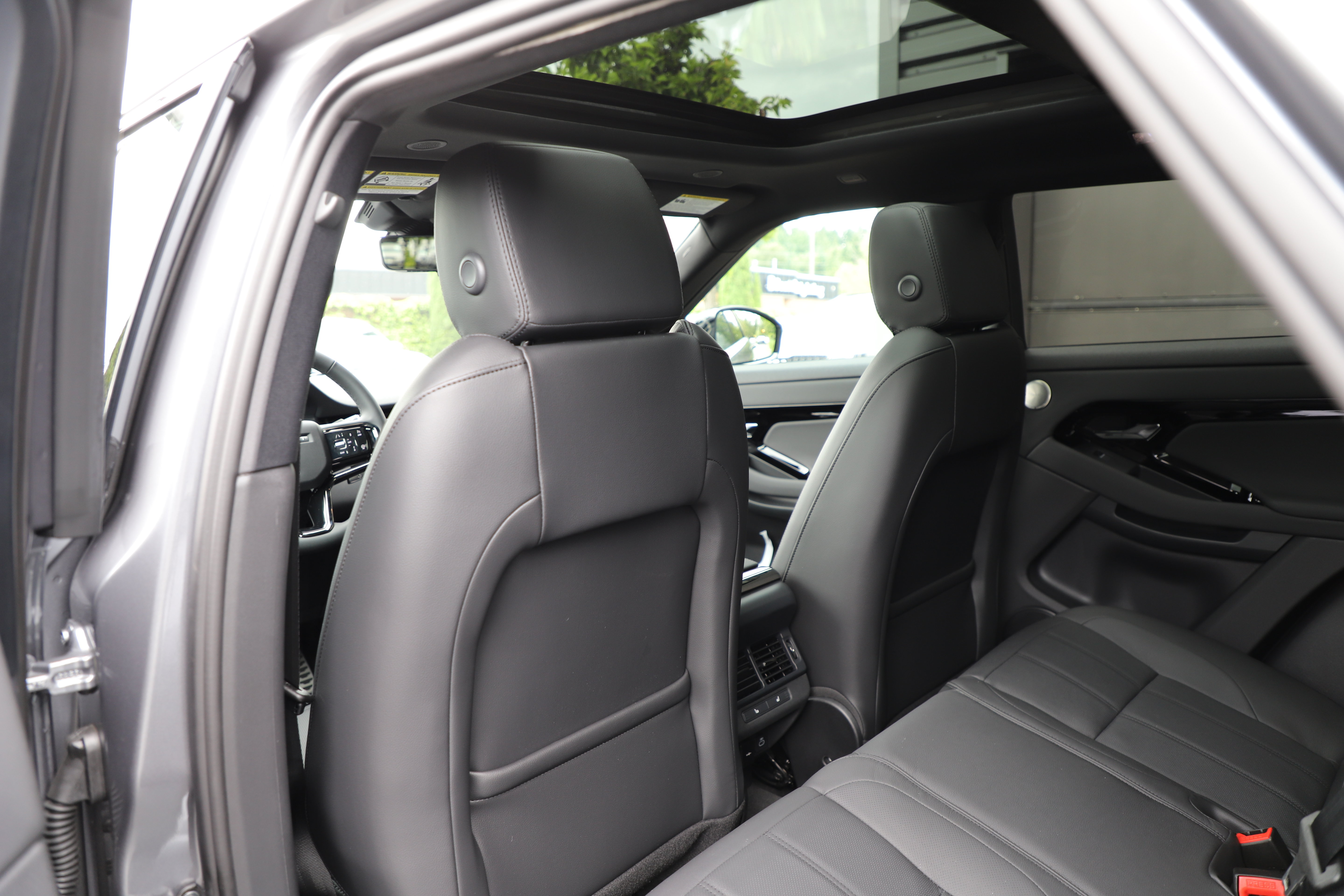 New 2026 Land Rover Range Rover Evoque Dynamic SE AWD/4WD image 15