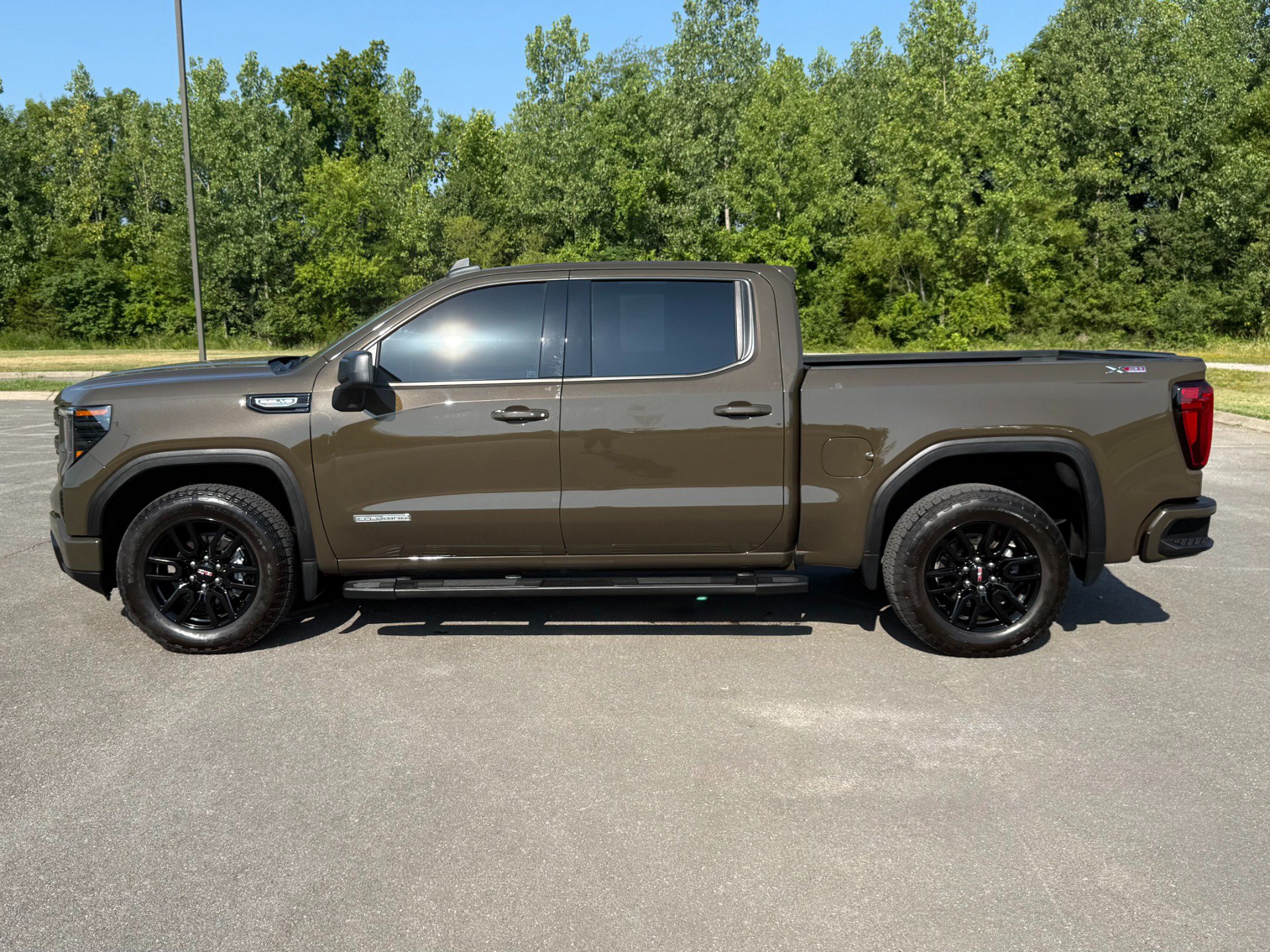 Used 2024 GMC Sierra 1500 Elevation w/ X31 Off-Road Package AWD/4WD image 8
